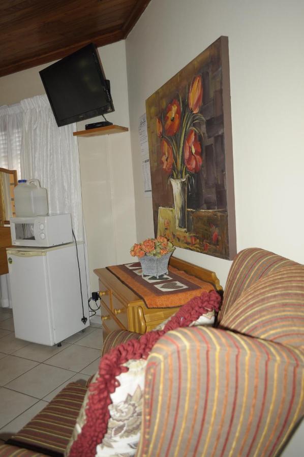 @Home Guest House Rustenburg Eksteriør bilde